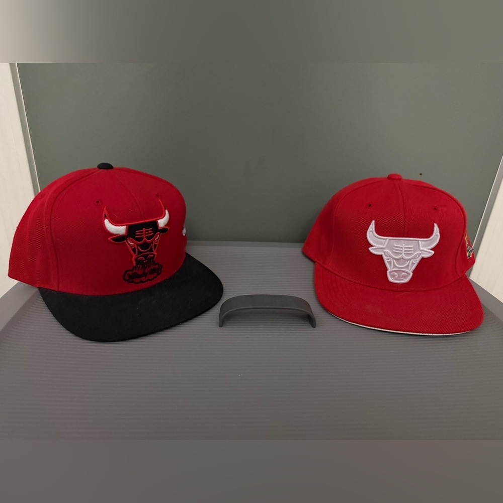 Two (2) Chicago Bulls Mitchell and Ness SnapBack Hats. 1991 finals. Nba. NWOT